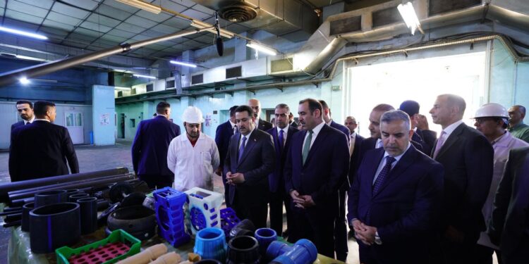 السوداني يجري زيارة الى مصنع النعمان