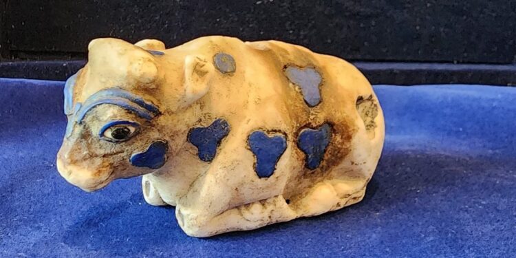 العراق .. استلام قطعتين أثريتين نادرتين من المدعي العام لمدينة نيويورك