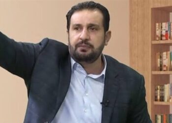 الخشماني يرتجل قصيدة بحب الصدر