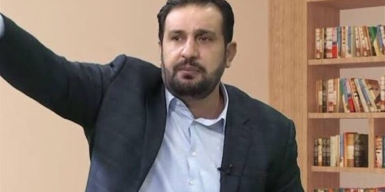 الخشماني يرتجل قصيدة بحب الصدر