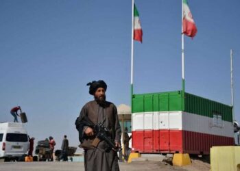 ايران .. طالبان تجني المليارات من ري الخشخاش بمياه إيران