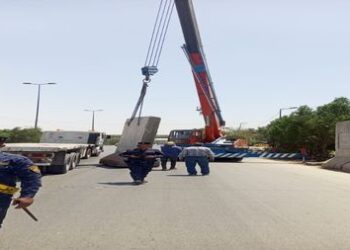 المباشرة برفع الكتل الكونكريتية من مقرين للشرطة والامن الوطني في الاعظمية