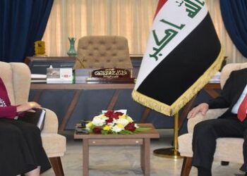 وزير البيئة وصفية السهيل يبحثان “تعميق العلاقات بين العراق والسعودية بالمجال البيئي”