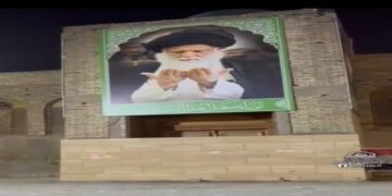 مكتب الشهيد الصدر في بغداد يرفع العلم العراقي و “يغلق بابه بالسيراميك”