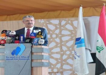 وزير النفط يفتتح المرحلةَ الأولى من مشروعِ معمل تسييل الغاز الطبيعي