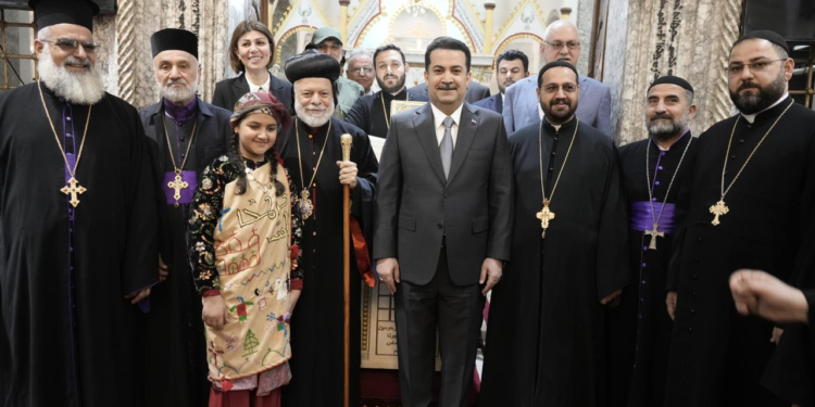 السوداني يزور كنيسة مارت شموني للسريان الأرثوذكس في برطلة ويلتقي جمعاً من وجهاء الناحية