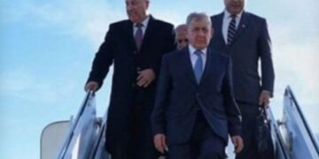رئيس الجمهورية يصل إلى عمان