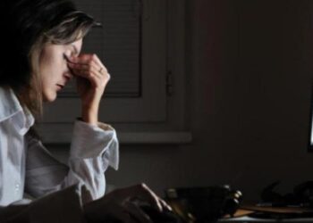 التغطيات الإعلامية تستنزفك نفسياً ,,, 10 نصائح لحماية صحتك العقلية