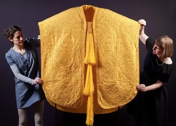 نسيج (الحرير الذهبي) الأغلى في العالم