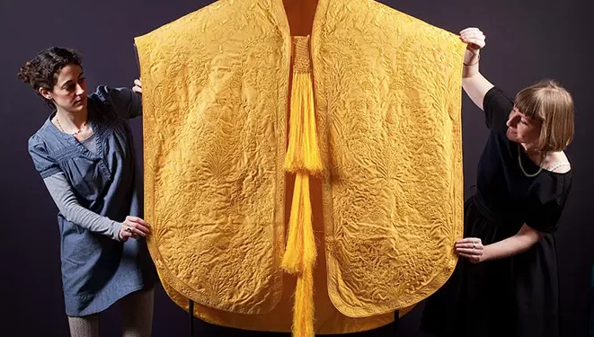 نسيج (الحرير الذهبي) الأغلى في العالم