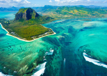 أكبر الأماكن الطبيعية في العالم لكن تحت مياه البحر