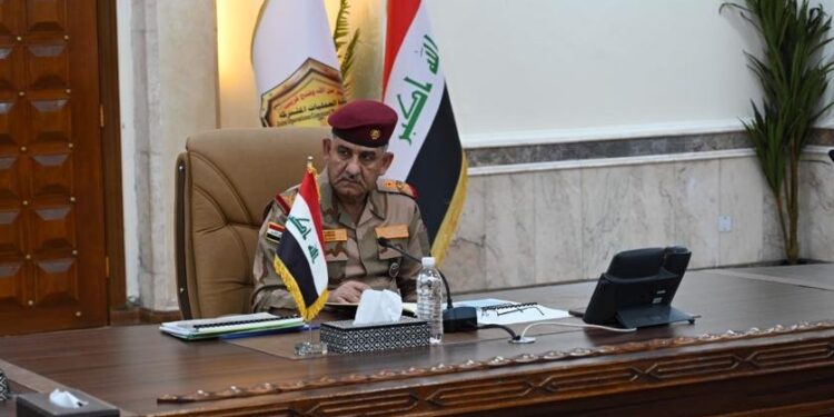 نائب قائد العمليات المشتركة يقدم تهنئة للصحفيين