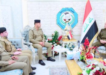 بغداد .. تكريــم طاقم دورية بعد إلقاء القبض على شخص أطلق عيارات نارية