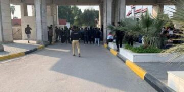 البصرة .. رجل يقدم على طعن طالبة داخل حرم الجامعة ويلوذ بالفرار