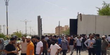 ذي قار .. الخريجون ينظمون تظاهرة أمام ديوان المحافظة
