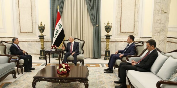 رئيس الجمهورية يؤكد أهمية “إنشاء حديقة خاصة بالشهداء في بغداد”