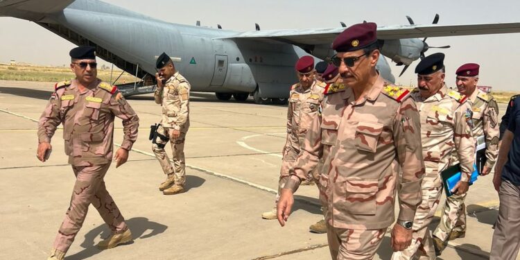 وصول رئيس أركان الجيش إلى قيادة عمليات كركوك