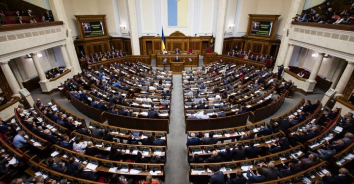 البرلمان الأوكراني يقـــر مشروع “عقوبات ضد إيران لمدة 50 عامًا”