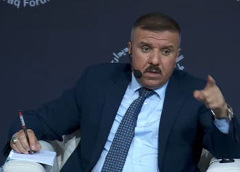 الشمري .. متعاطو الرشى يطردون ولا يعودون للوزارة