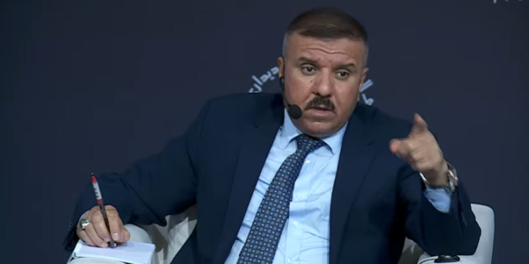 الشمري .. متعاطو الرشى يطردون ولا يعودون للوزارة