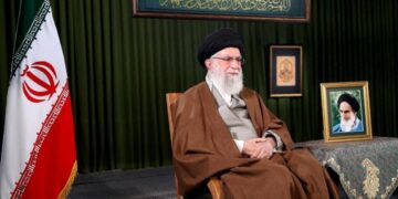 خامنئي يرحب بتطوير العلاقات مع مصر
