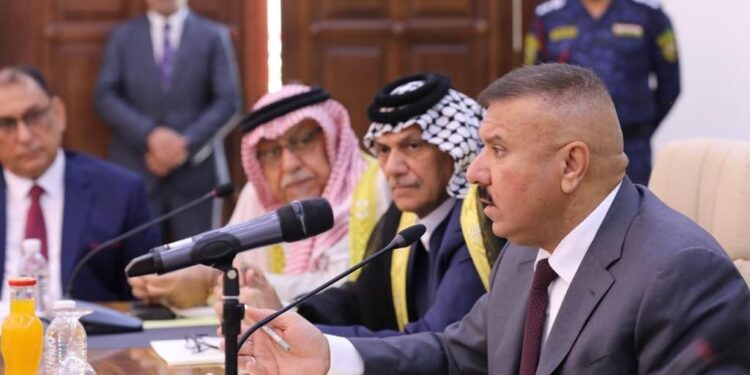 وزير الداخلية يدعو العشائر إلى توقيــــع “وثيقة شرف” لضبط السلاح