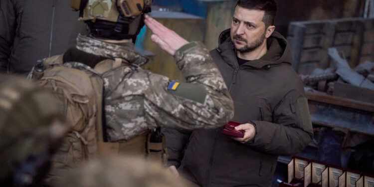 زيلينسكي يؤكد الجهوزية للهجوم المضاد ويوجه “رسالة للصين” وينتظر إشارة الناتو