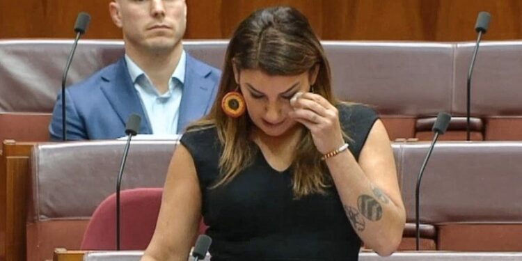 مشرّعة أسترالية تكشف تفاصيل تعرضها لــ(اعتداء جنسي في البرلمان)