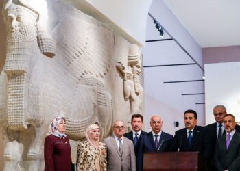 السوداني يزور المتحف العراقي ويطّلع على القطع الأثرية المستردة مؤخرًا