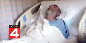بالفيديو عراقي يتعرض للضرب والسرقة في مدينة ديترويت