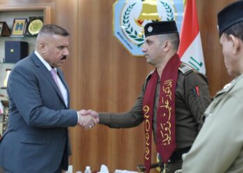 وزير الداخلية يوجه بتكريم منتسب حصل على “بكالوريوس طب”