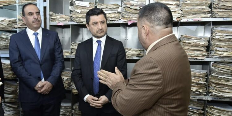 وزير العدل يغلق عقارات سامراء بعد رصده “تلاعباً” في الأضابير