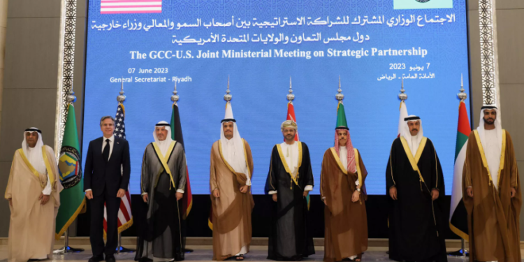 أمريكا تتعهد بمواجهة أي تهديد للمنشآت النفطية في الخليج ..بعد اجتماع مع بن سلمان