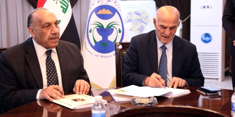 توقيـــــع عقداً مع شركتين دوليتين لديمومة المياه والأراضي