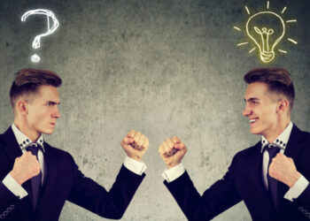 عندما يتم الحكم على شخص ما من خلال مظهره الخارجي ,, “نظرية تأثير الهالة”