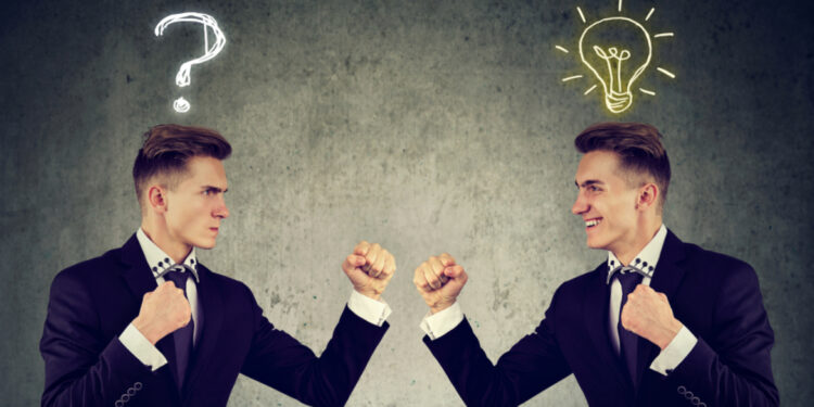 عندما يتم الحكم على شخص ما من خلال مظهره الخارجي ,, “نظرية تأثير الهالة”