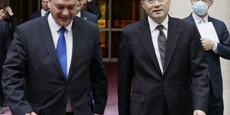 أول اجتماع علني (صيني روسي) بعد “تمرد فاغنر”