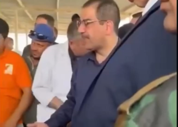 بالفيديو .. تعامل وزرير التجارة بصورة عصبية مع المواطن