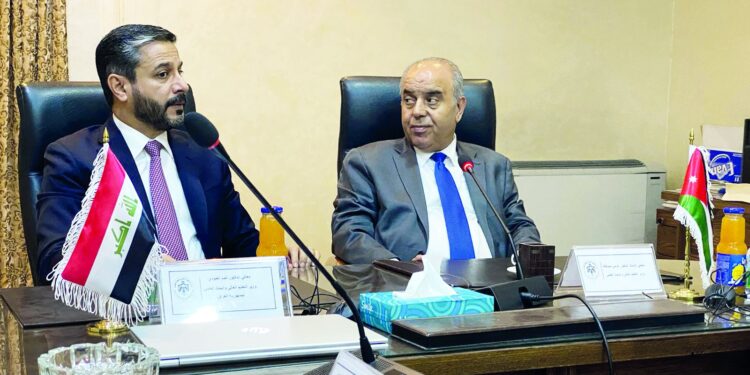 وزير التعليم  العالي يقدم عرضاً للأردن