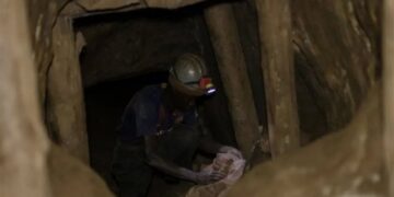 العثور على 30 جثة لعمال مناجم في جنوب أفريقيا