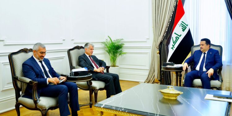 السوداني يستقبل وفداً من مصرف جي بي مورغان