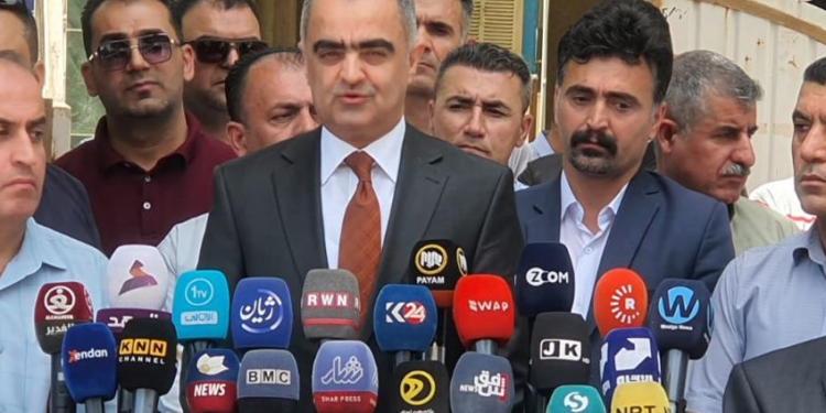 السليمانية .. المعلمون والموظفون يطلبون من السيستاني التدخل ودعم مطالبهم