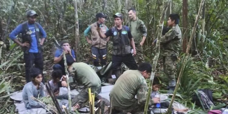 العثور على 4 أطفال أحياء بعد 5 أسابيع من تحطم طائرتهم في كولومبيا