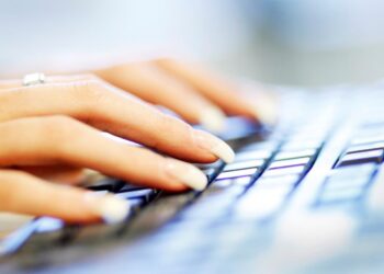 جيل الألفية يجد الإنترنت “منصة عدائية ومربكة” ولا يعتبرها جذابة