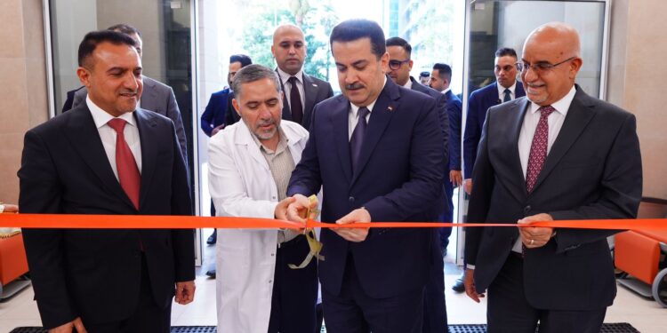 السوداني يفتتح مركز أمراض الدم وزرع نخاع العظم في مدينة الطب