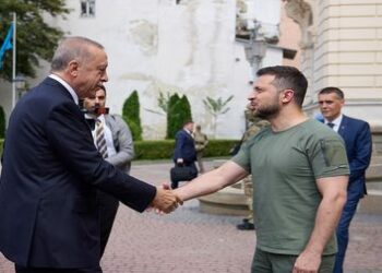 اردوغان يقترح على زيلينسكي تشكيــل لجنة لاجراء “تحقيق مفصل” بتدمير محطة كاخوفسكايا