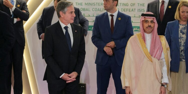 تعهد سعودي بمواصلة دعم التحالف ضد “داعش”