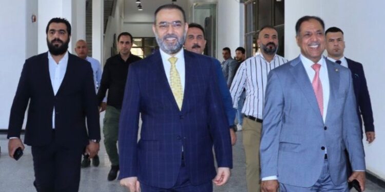 نوفل ابو رغيف يفتتــح معرضًا تشكيليًا جديداً في دائرة الفنون العامة بمشاركة نخبة من جمهور الفن التشكيلي