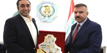 وزير الداخلية يلتقي وزير خارجية جمهورية باكستان