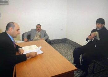 “صورة تعرض لأول مرة “… لحظة إتلاء قرار التمييز بإعدام صدام حسين